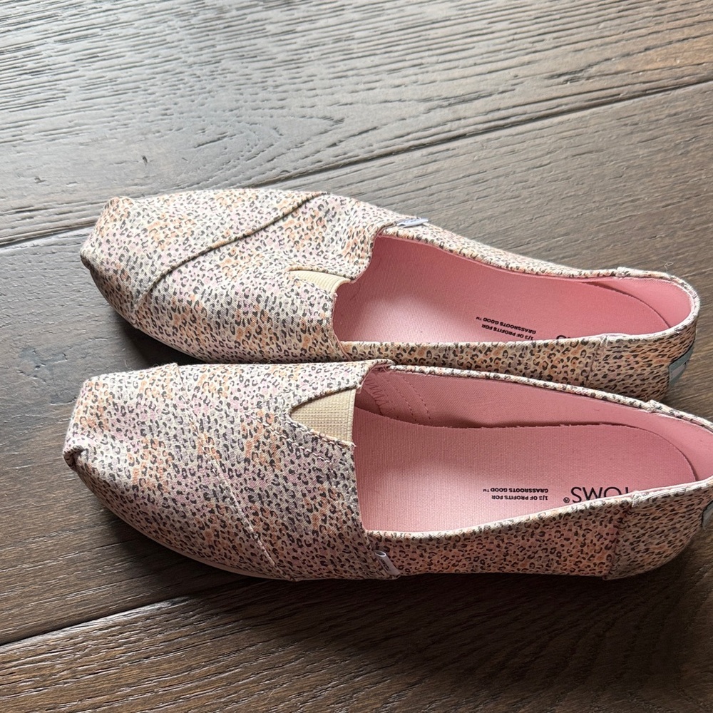 Toms Pink Leopard Print Flats